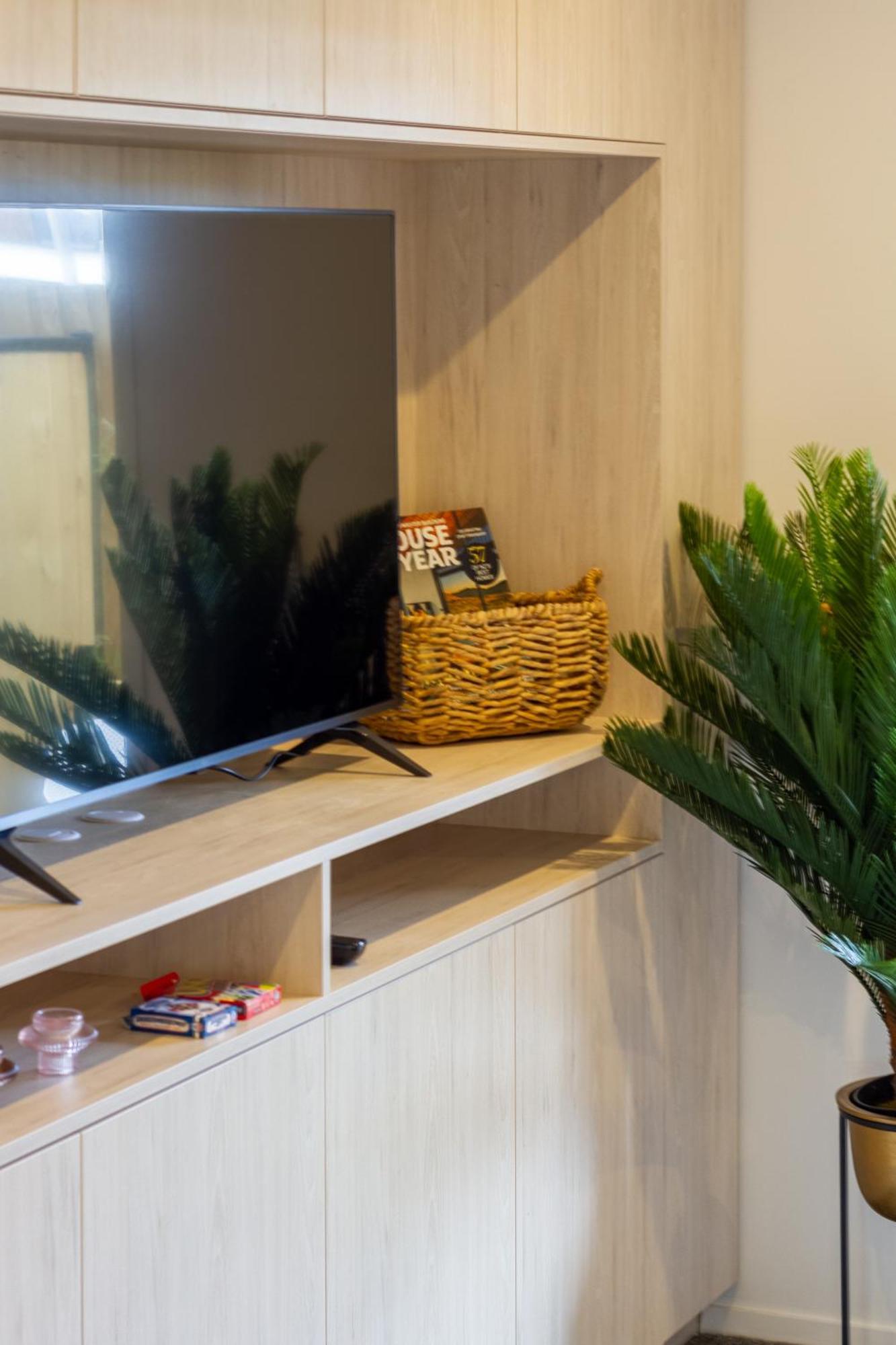 Downtown Comfort: Modern Studio With Backyard Christchurch Zewnętrze zdjęcie